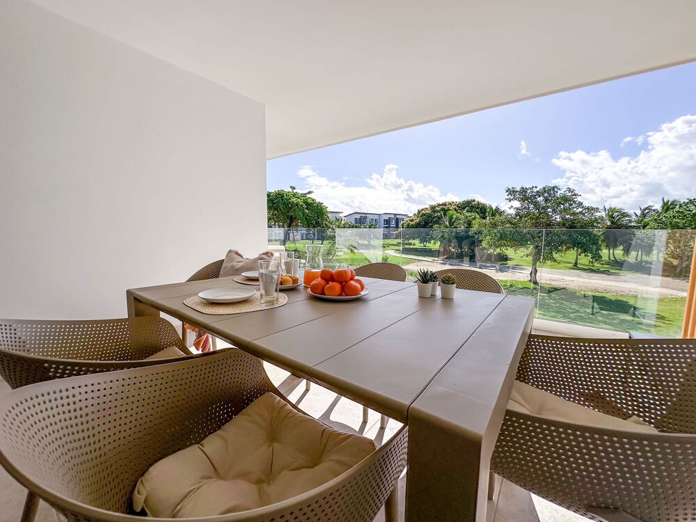 Fantastic new Golf View Apartment
