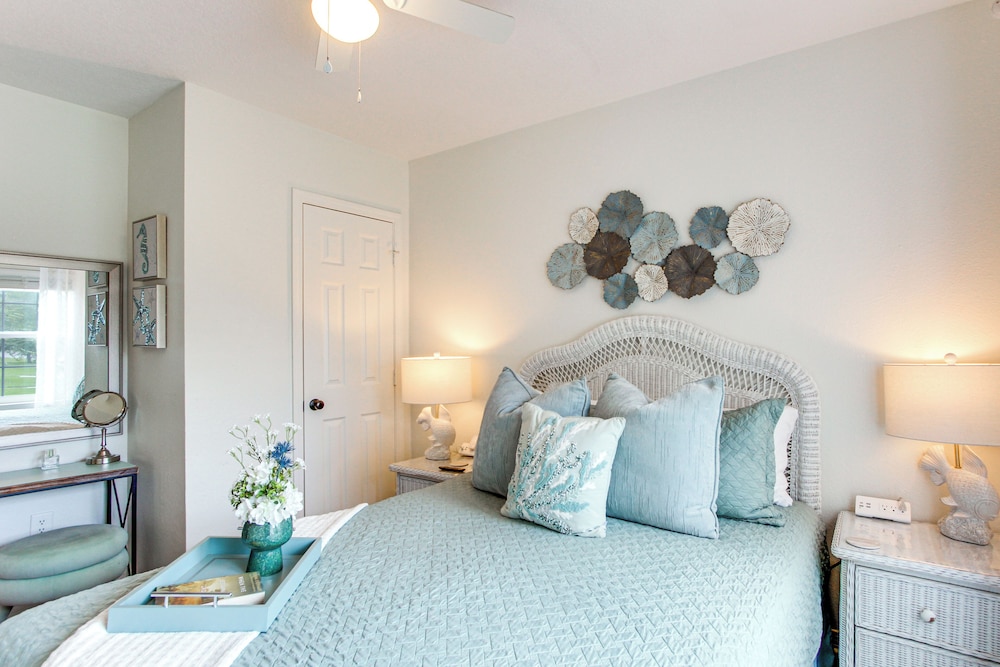 Walk to Beach, Gazebo w/ Hot Tub: Gulfport Gem!