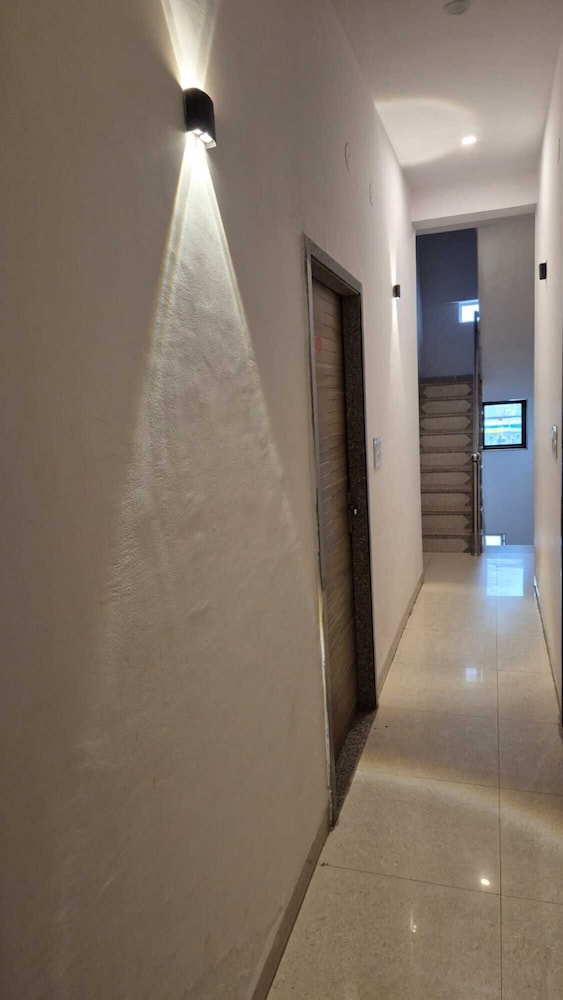Shree Hanuman Hotel