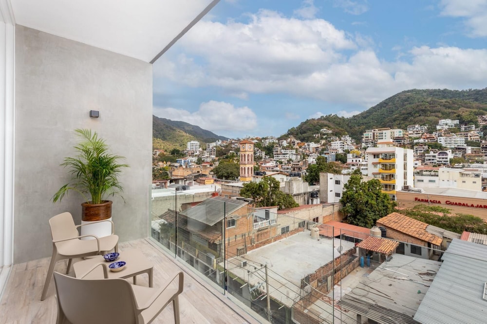 Stunning Brand NEW Super Studio Heart of the Action With Amazing Amenities Avida PV view 4