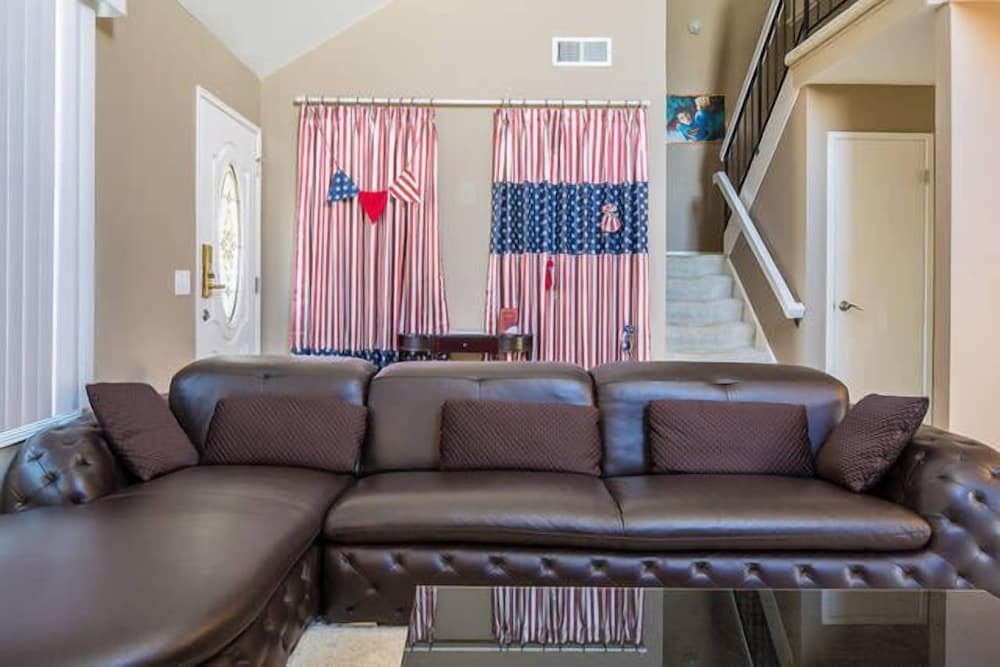 Newark Vacations - Sunny and Elegant Villa - Property Image 16
