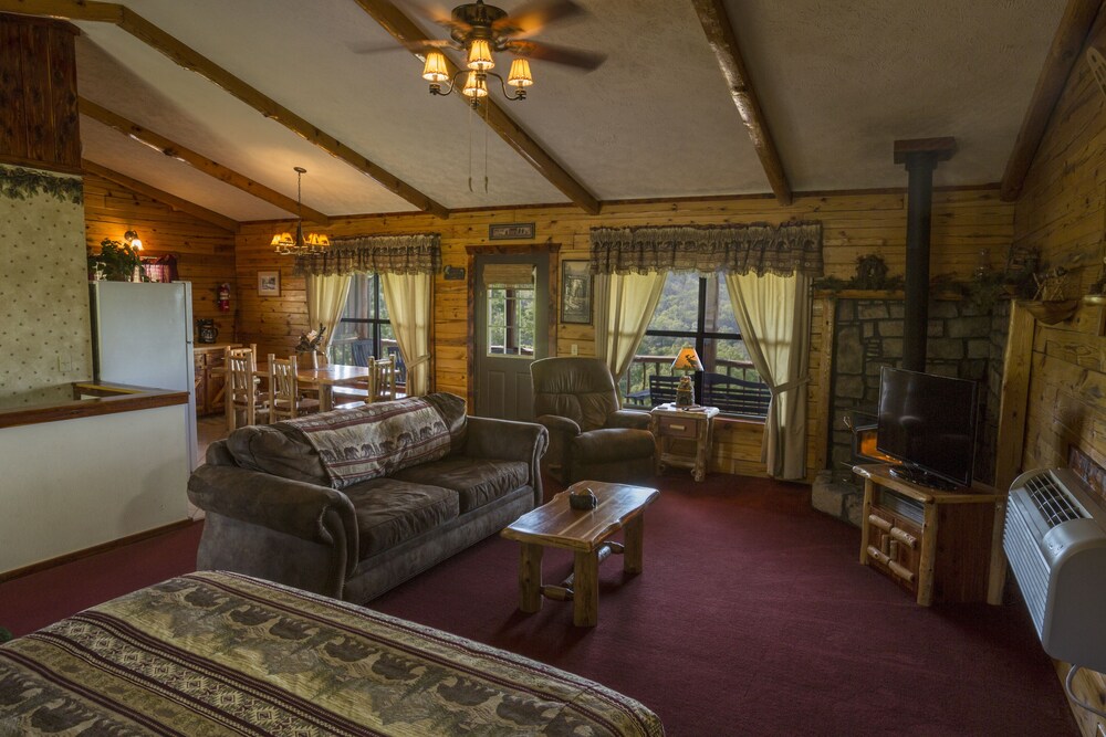 Lake Shore Cabins on Beaver Lake