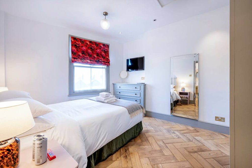 The Chelsea Flower 2 bed -by Out of Office Lifestyle