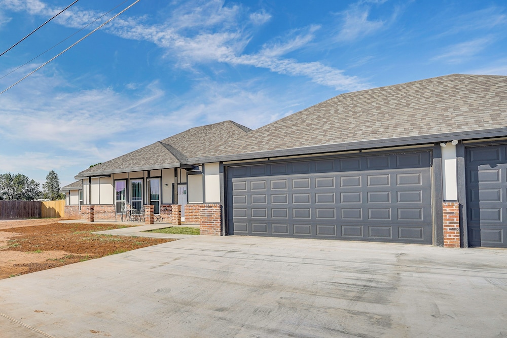 Golf, Shop & Explore: Home 5 Mi to Dtwn Midland!