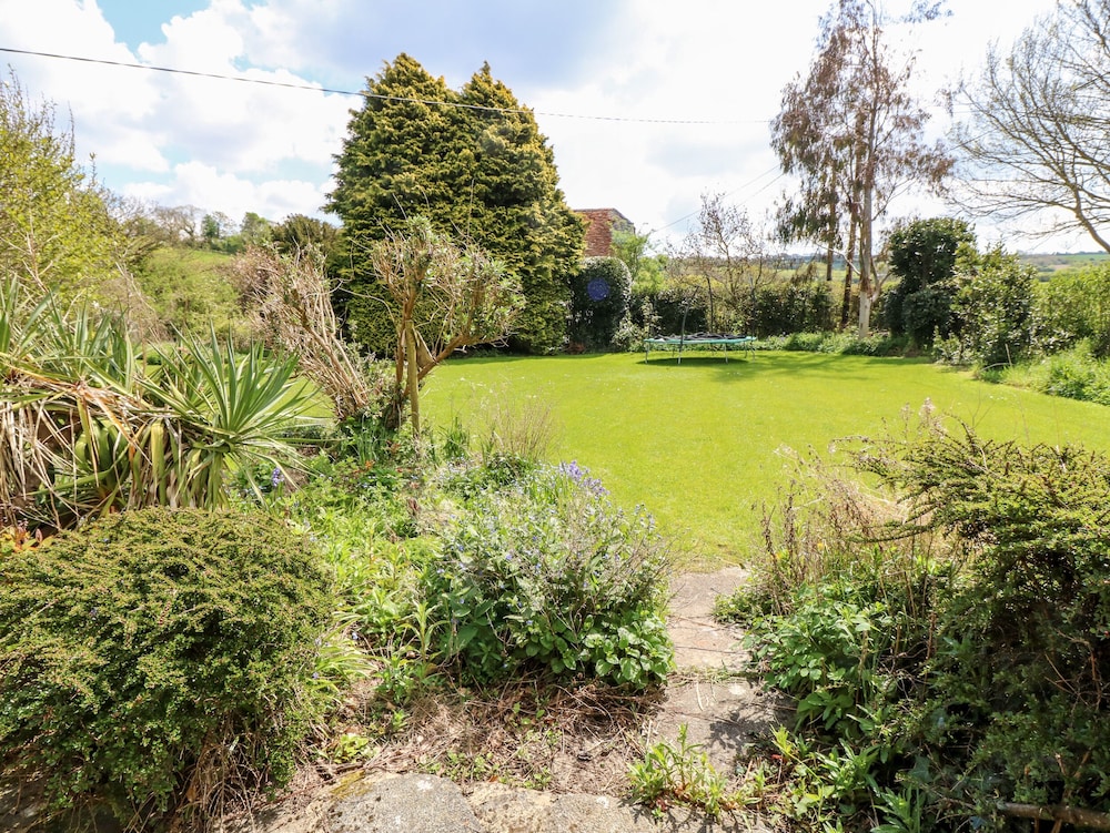 19 Clatterford Shute