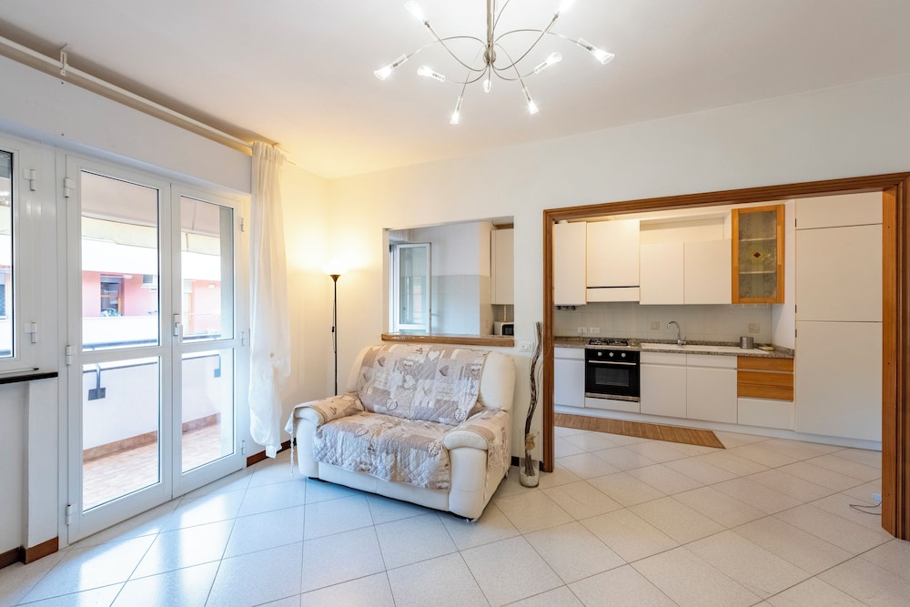 Charming 2-bed flat balcony & parking