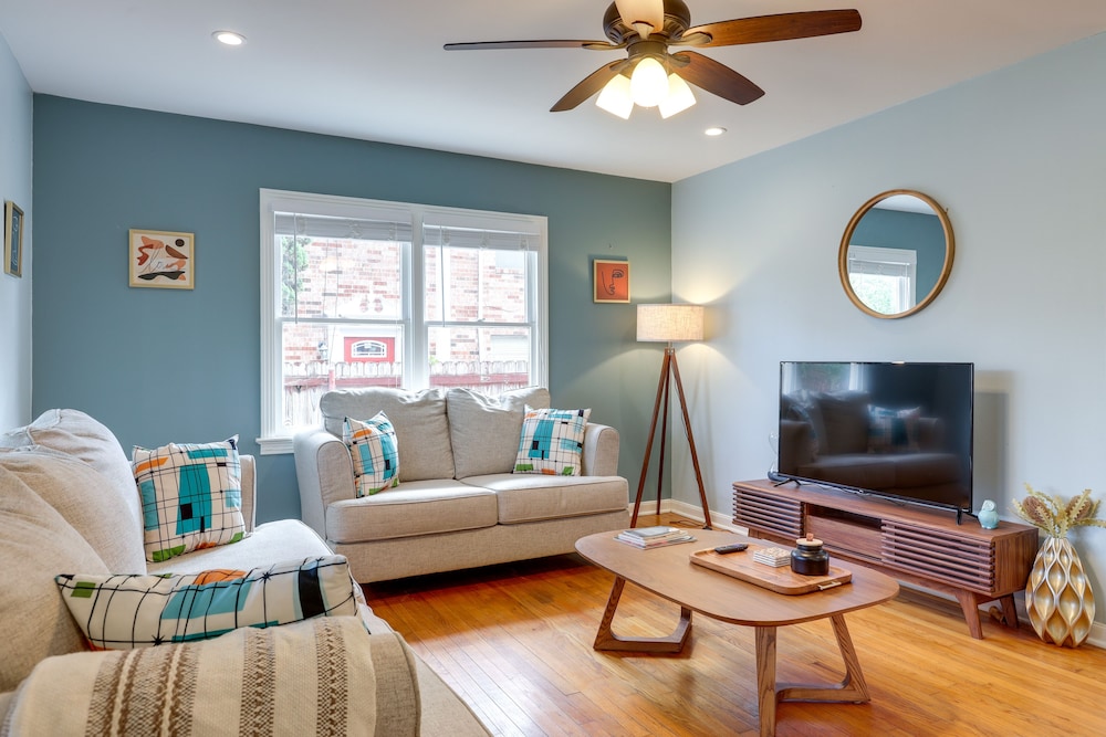 Near Beach & Attractions: Home in Galveston!
