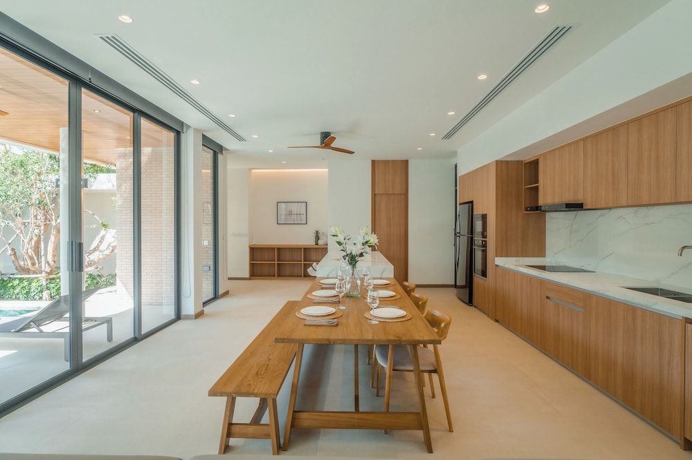 Modern Tropical Pool Villa - Saiyuan