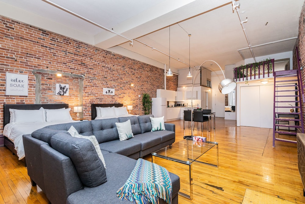 Old Port Montreal Business Apartments - Image 5