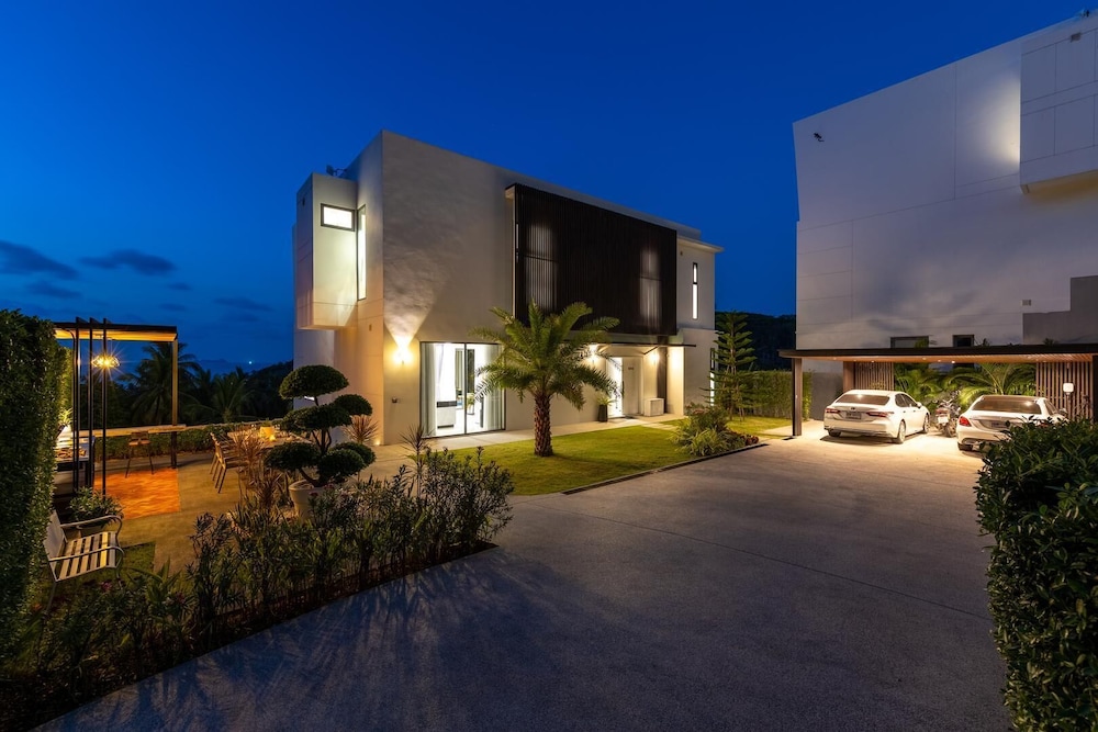 4 Bed SeaView Villa with Breakfast KBR32