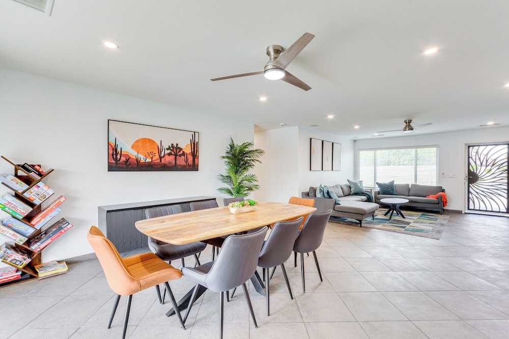 Outdoor Entertainment: Palm Springs Group Escape