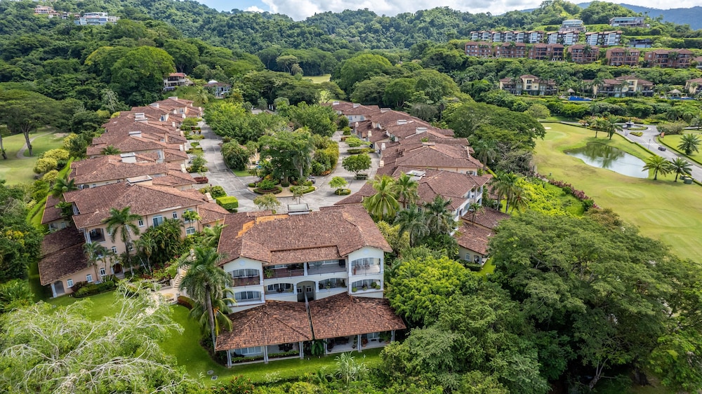 CR Luxury Los Sueños Condos