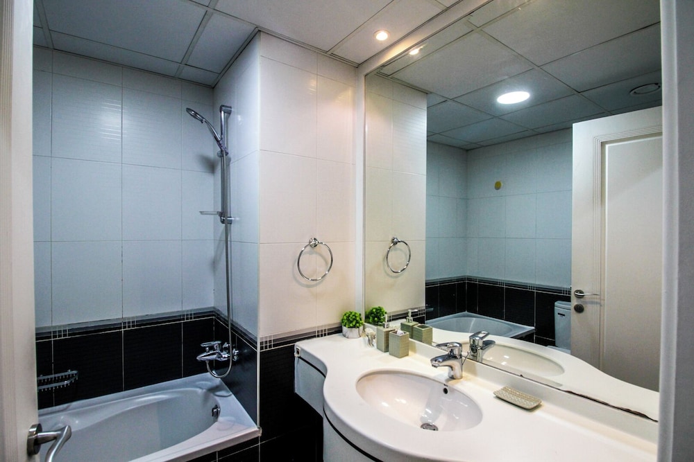 Spacious 1BR with Balcony in JLT