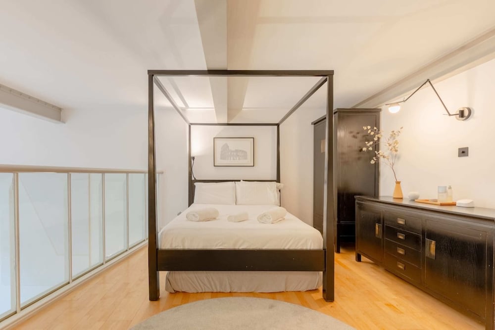 Chic 1BD Maisonette W/hot Tub, King's Cross!