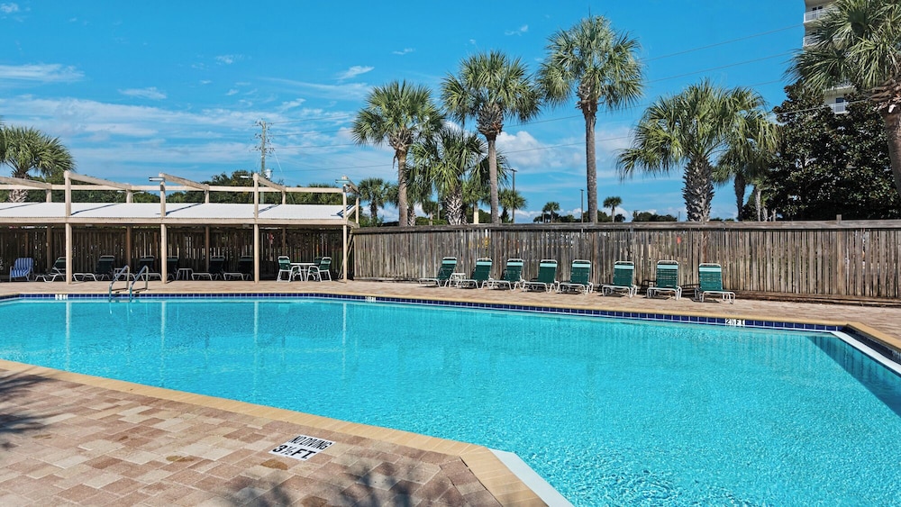 Sleeps 8 w/ Resort Pools, Tennis, Golf & Beach Access + Attraction Tickets!