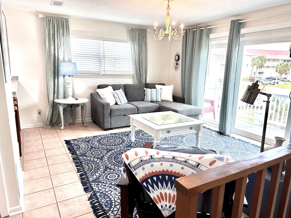 Island Cottage 1 Bedroom Townhouse by RedAwning view 5