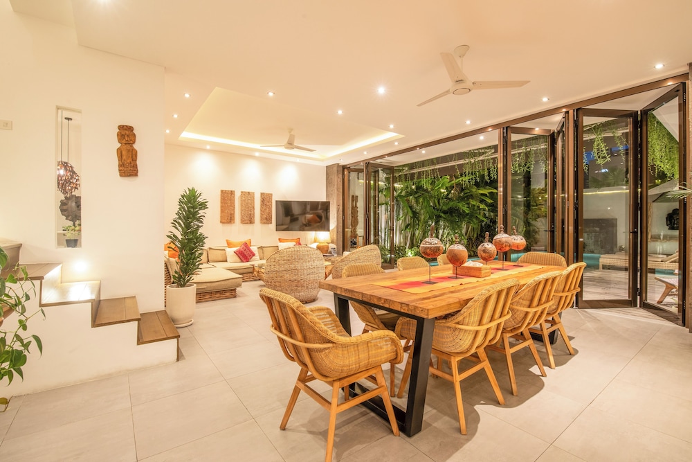 Luxury 4BR Haven, Steps to Canggu's Beach Elegance