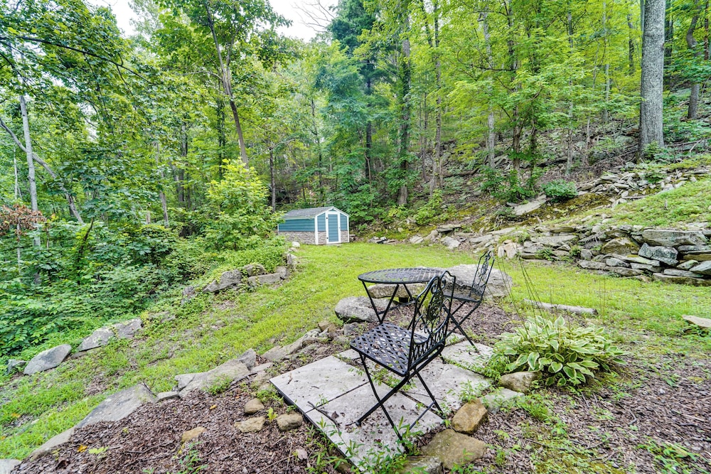 13 Mi to Shenandoah NP: Serene Mtn-view Hideaway