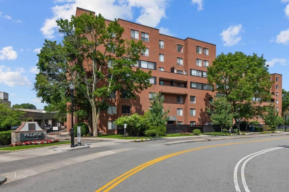 Global Luxury Suites Brookline Village