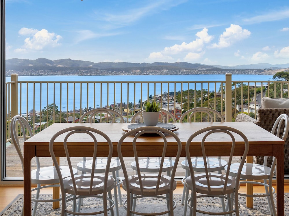 Spectacular Views - 4 Bedroom House