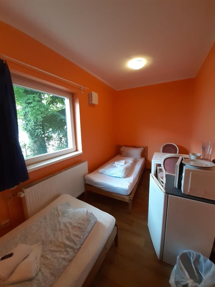 2-Rent Group Hostel Rooms&Apartments TUB19A