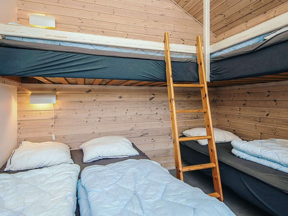 5 Person Relaxing Holiday Park Home in Ronde