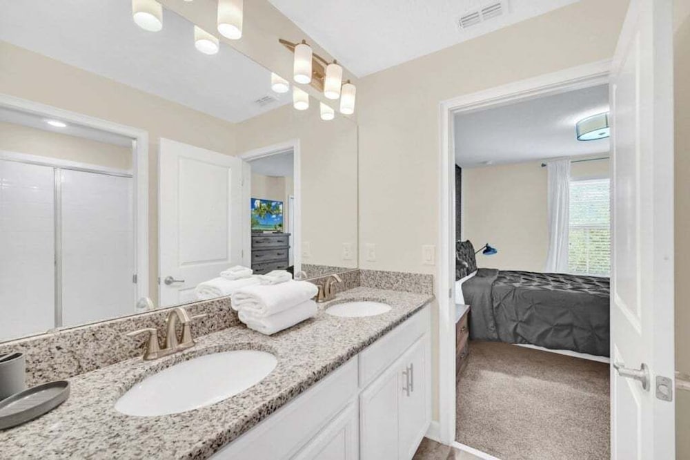 Luxury Pool/spa Home With Lots Of Sunshine! 6 Bedroom Villa
