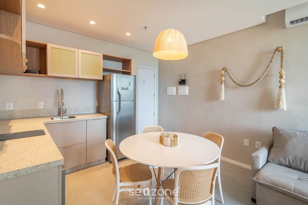 Your Exclusive Stay Just Steps From the sea in Meia Praia - FFS II