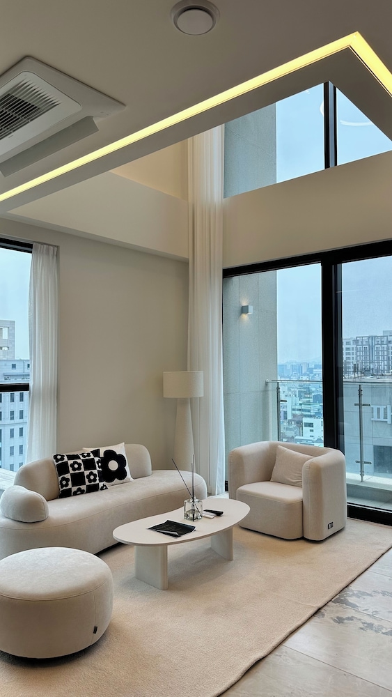 Caelum Black Gangnam Luxury Apt
