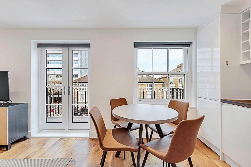 Chiswick Charm: 1 Bed Gem