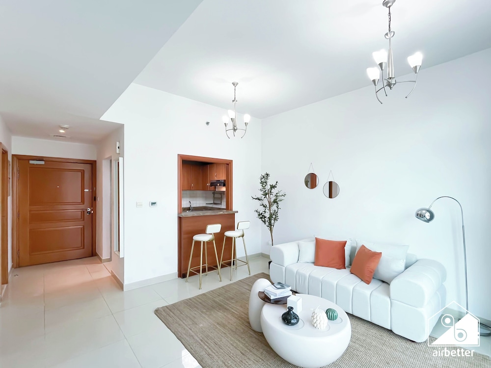 Prestige Marina Living 1BR Balcony, Pool & Gym