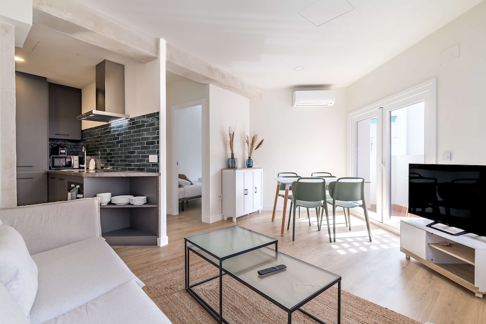 Double Castilla 2BR Home Near Castellana Avenue