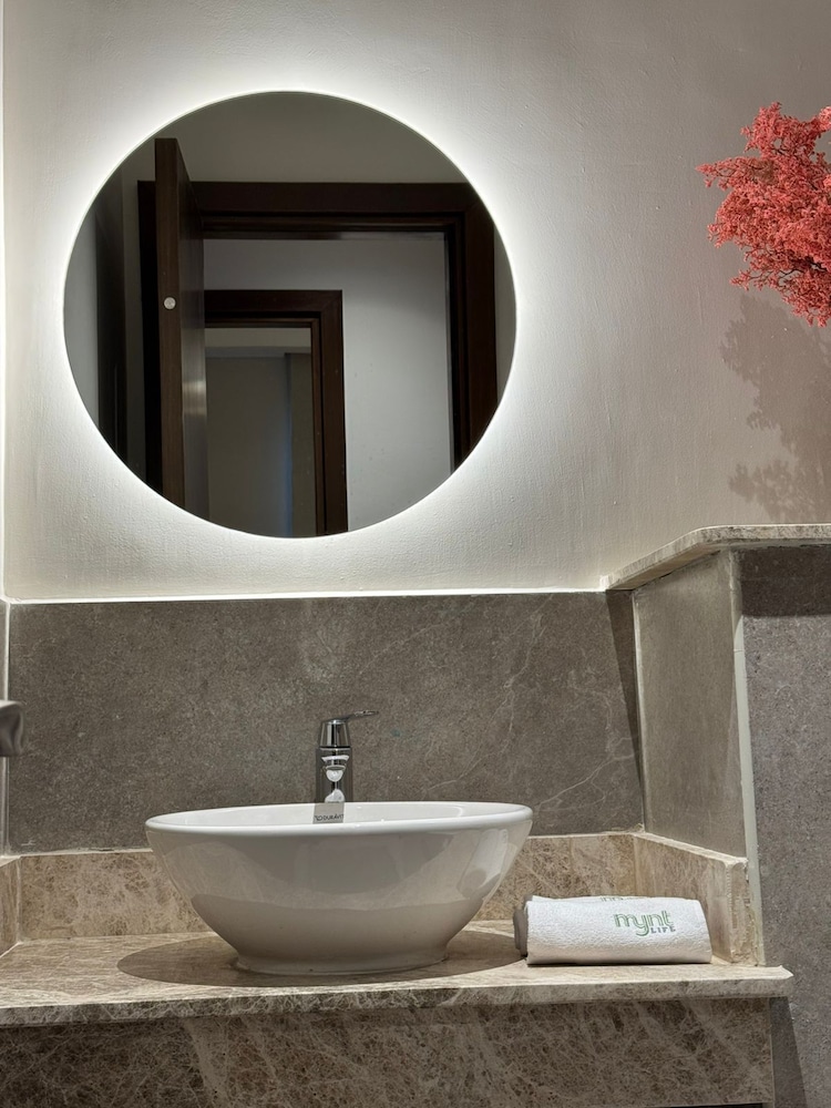 Mynt stay hotel apartment - zed towers