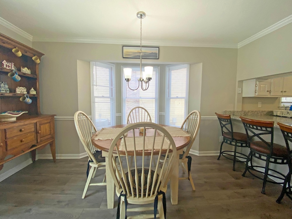Elizabeth Rd House by Palmetto Vacations view 3