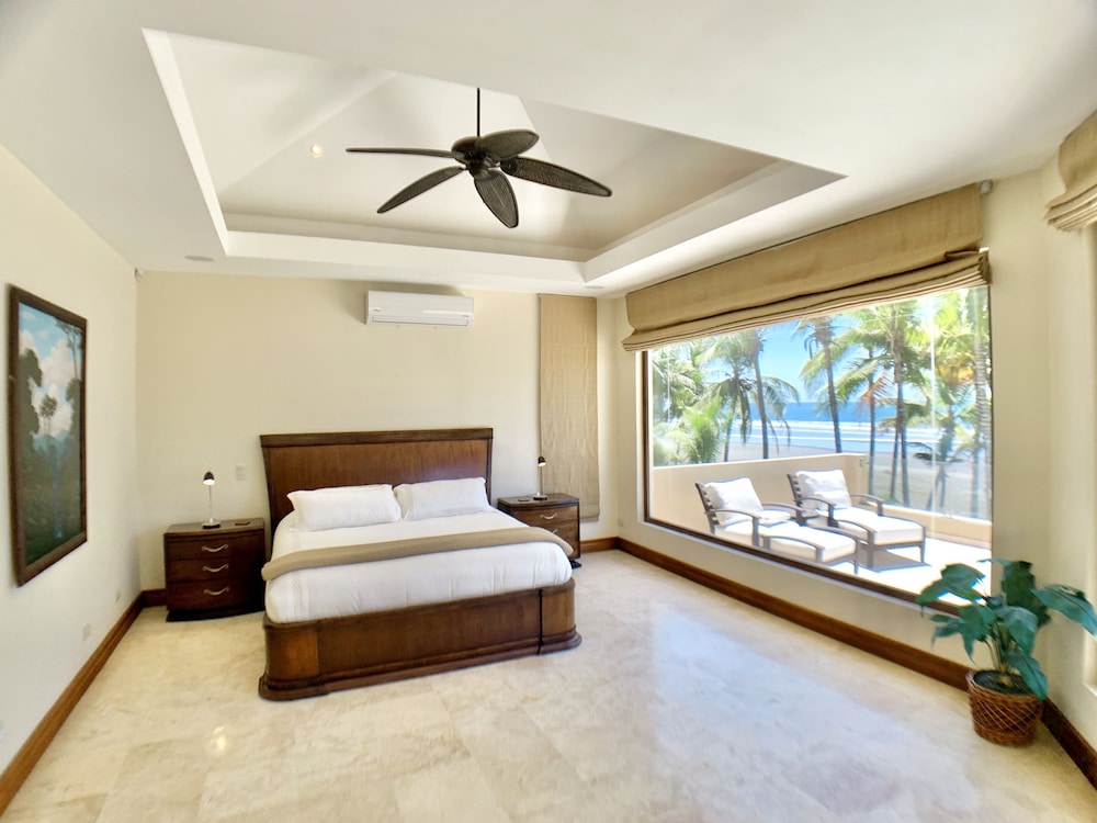 Luxury Villa on The Beach - Hermosa Palms 10A