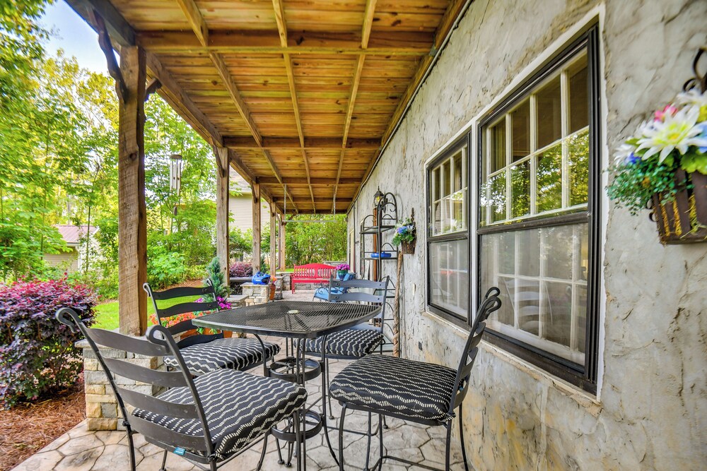 Waterfront Cabin on Lake Sinclair w/ Private Dock!