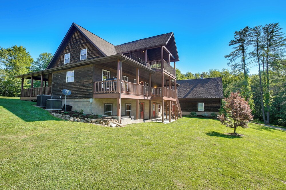 Quiet Family Cabin in Hamden: Hot Tub + Game Room! view 5