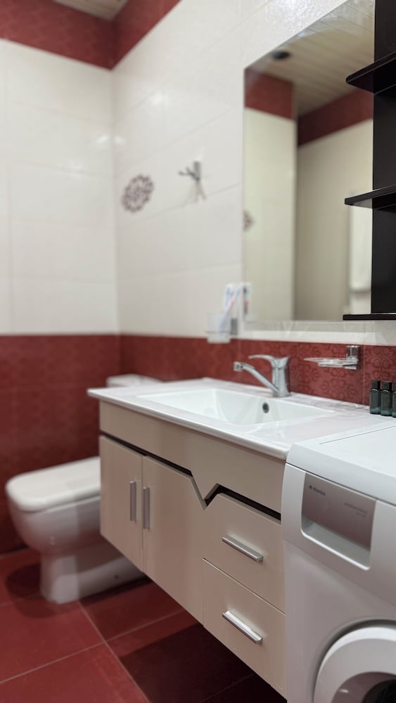 Comfortable apartments on Northern Avenue by Sweet Home