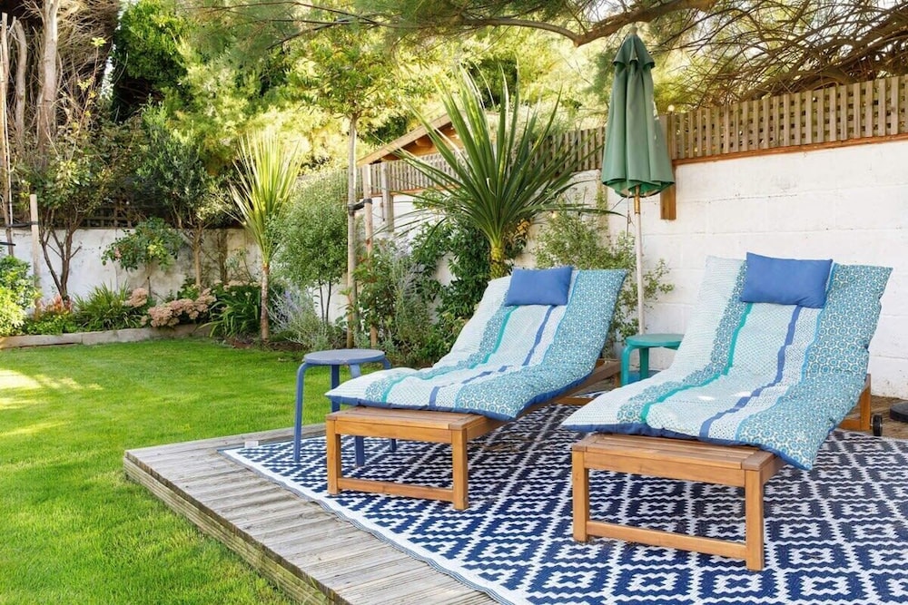 Newly Renovated Beachside Retreat for 10