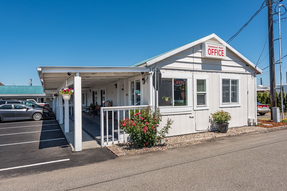 Sundowner Motel