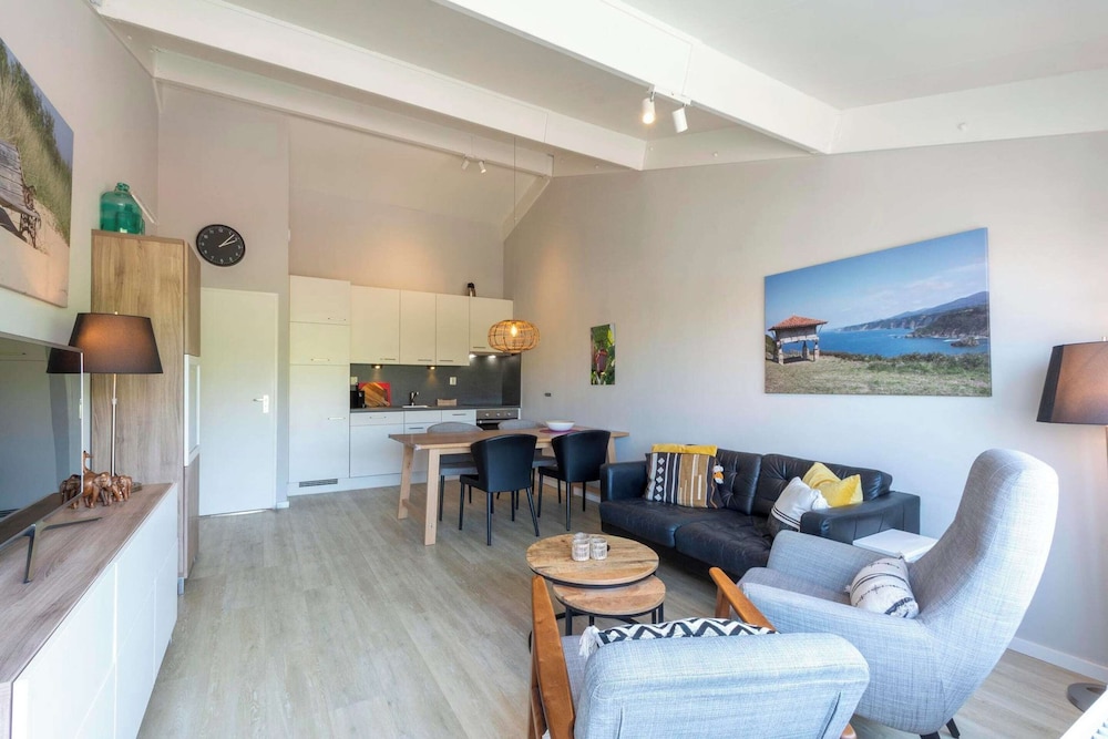 Beach Apartment 35 for 4 Guests, Callanstoog