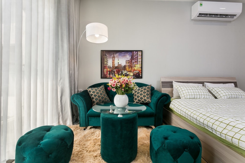 Jennifer House - Millenium Apartment