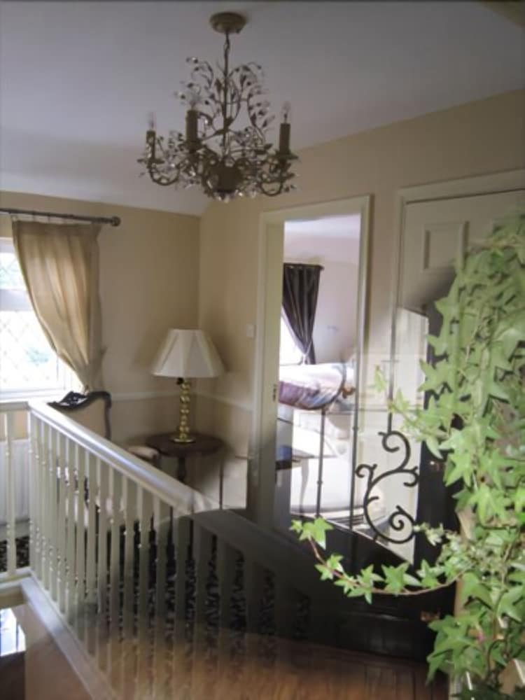 Clare Manor