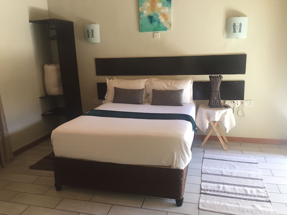 Shakawe Sands Lodge