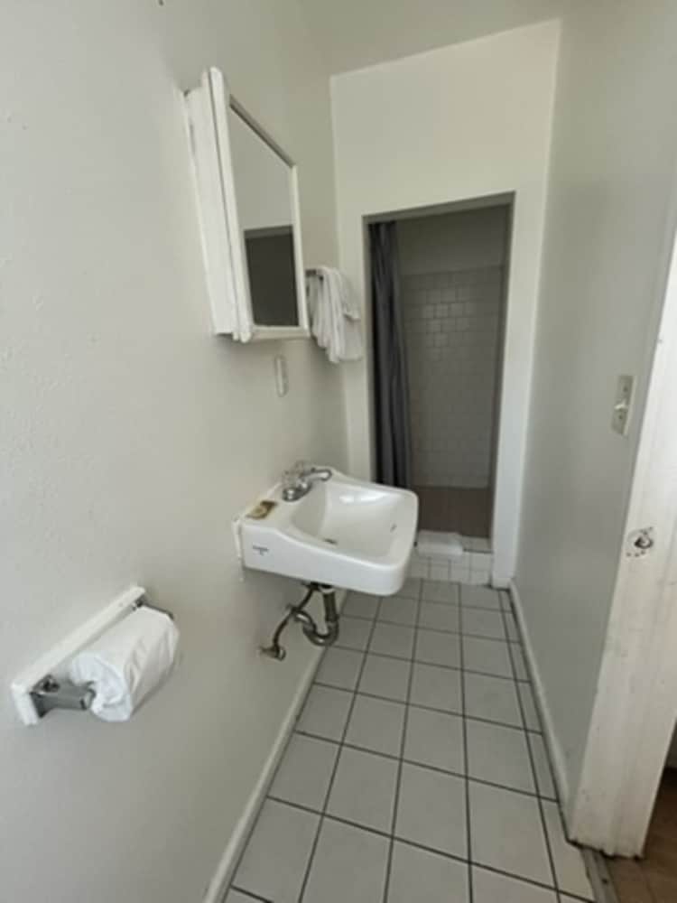 Encore Inn Inglewood