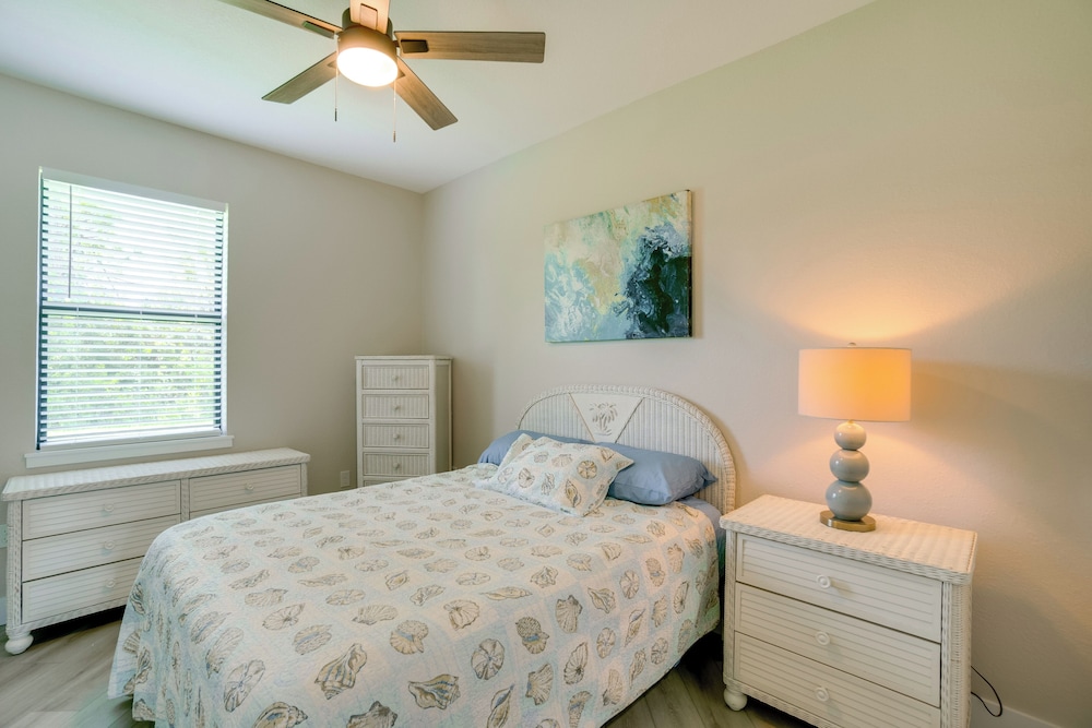 Golf Days & Beach Fun: Port Charlotte Home w/ Yard