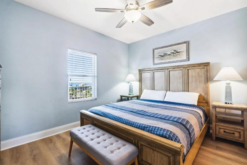 Laketown Wharf 317