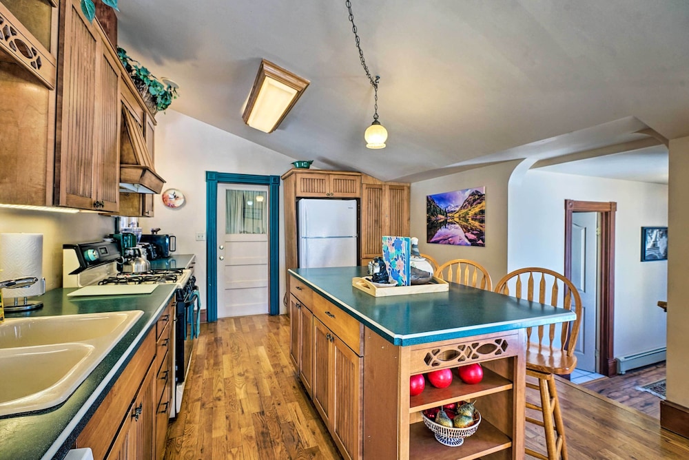 'victory Victorian House' - Walk to Dtwn Glenwood! view 5