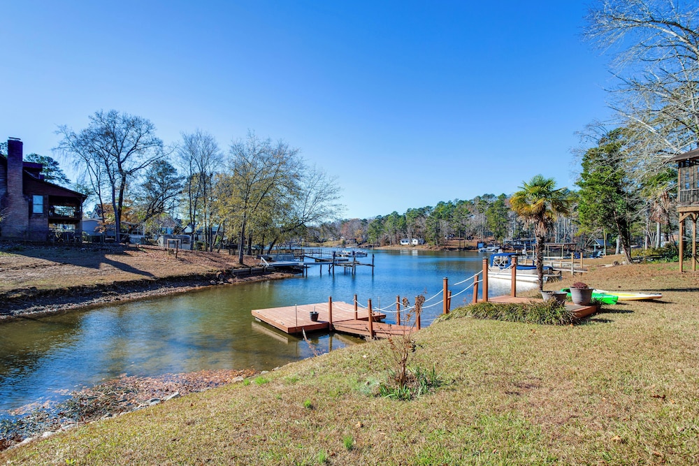 Lake Murray Retreat w/ Fishing Dock, Near Marinas!