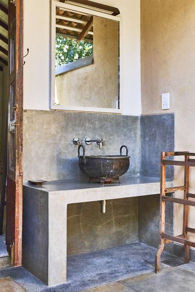 Samadara Estate, Midigama